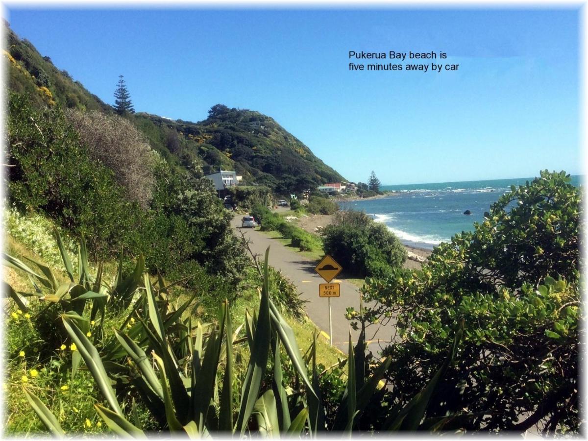 Peaceful Pukerua Bay Apartment Bagian luar foto