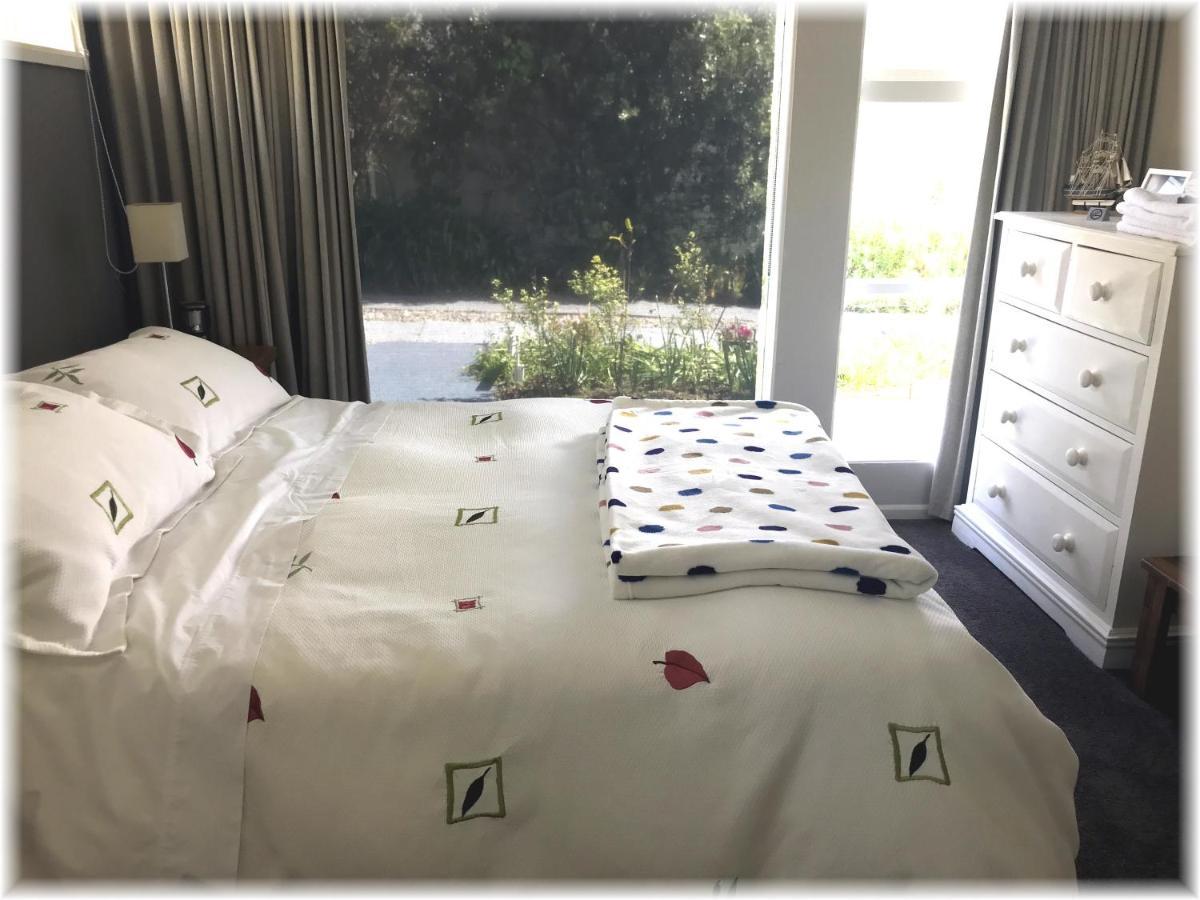 Peaceful Pukerua Bay Apartment Bagian luar foto